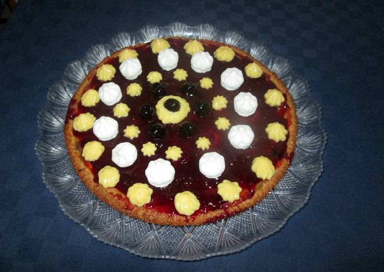 Crostata integrale con pasticcera e amarene sciroppate