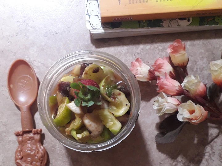 Langkah Gampang Menyiapkan Resep  Rujak saltim(salak timun) yang Bisa Manjain Lidah, Bisa Manjain Lidah
