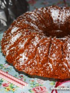 Una foto de Bundt cake de galletas y lacasitos