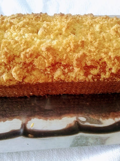 Una foto de Budín de dulce de leche con crumble de coco 🥥🫙🏵️
