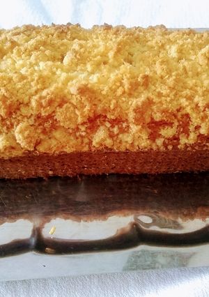 Una foto de Budín de dulce de leche con crumble de coco 🥥🫙🏵️