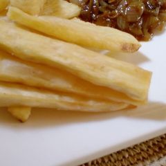 A picture of Yam fingers with onion source.