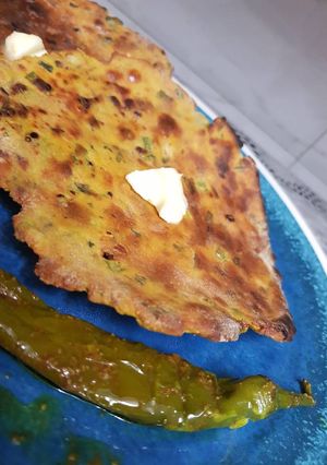 A picture of Missi roti.