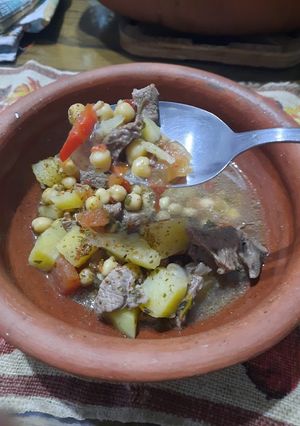 Una foto de Potaje de garbanzos y carne
