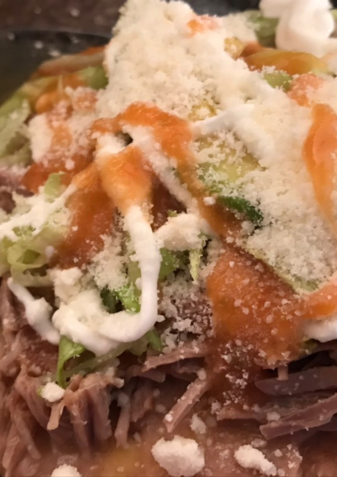 Una foto de Tostadas de carne 🍖😋