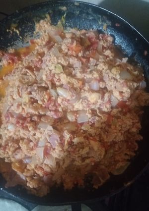 A picture of Eggs with Tomato and Onion.