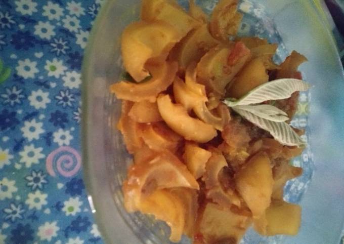 Cara Gampang Menyiapkan 17. Oseng kikil sederhana yang Bikin Ngiler