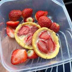 Pie Strawberry Sederhana রেসিপির প্রধান ছবি