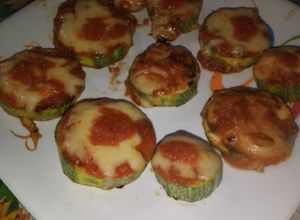 Una foto de Pizzitas de calabaza *sin harinas*🍅