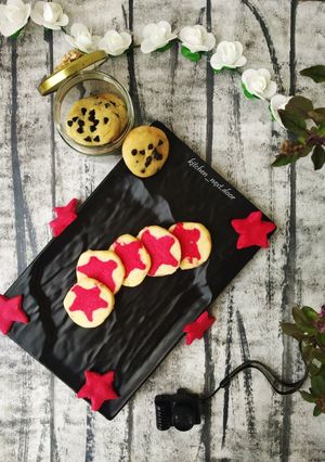 A picture of Eggless Nutella Stuffed Cookies and Vanilla Star Cookies.