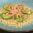 Ensalada de quinoa, aguacate y atún