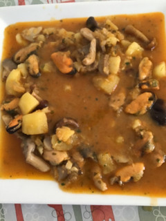 Una foto de Patatas guisadas con setas y mejillones Thermomix para dos