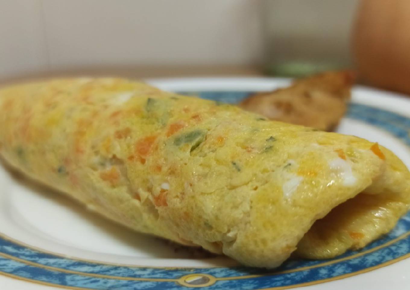 Rollito de tortilla de zanahoria y calabacín con York y queso