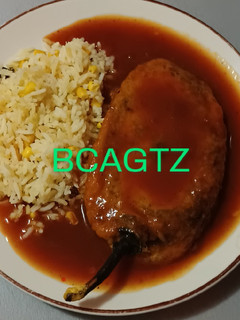 Una foto de Chiles anchos rellenos de queso en caldillo de jitomate