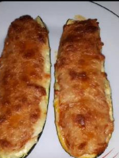 Una foto de Calabacines rellenos de atún