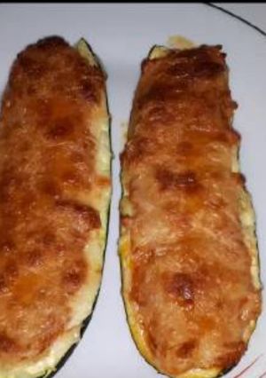 Una foto de Calabacines rellenos de atún