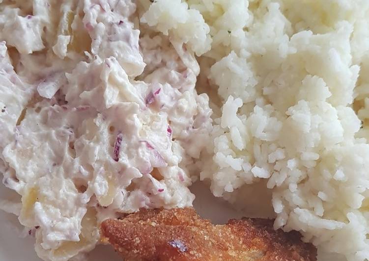 Kirántott csirkeszárny párolt rizzsel és krumplisalátával