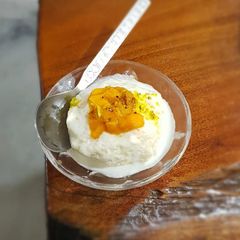 A picture of Mango bread rasmalai.