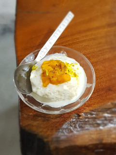 A picture of Mango bread rasmalai.