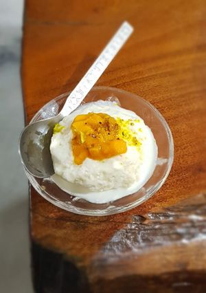 A picture of Mango bread rasmalai.