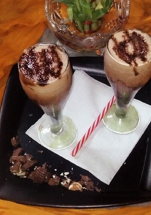 A picture of Cold chocolate drink 🍻🍻😋😋.