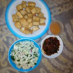 A picture of Tofu with sauce and veggies.
