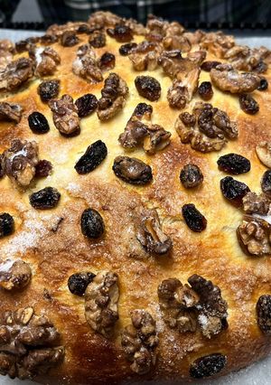 Una foto de Coca de Pasas y Nueces …Merienda Pascuera Valenciana !!! V-1 con masa de arranque