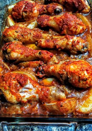 Una foto de PAPAS🥔Al Horno con Muslos🍗de Pollo (Rustidera)...!😍