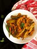 Kancha Aam diye Potoler Chorchori (Parwal Curry with Raw Mango - Bengali Style)