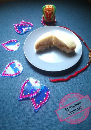 मोदक केक (गोडाचे सांदोण) (modak cake recipe in marathi) रेसिपी चे मुख्य फोटो 