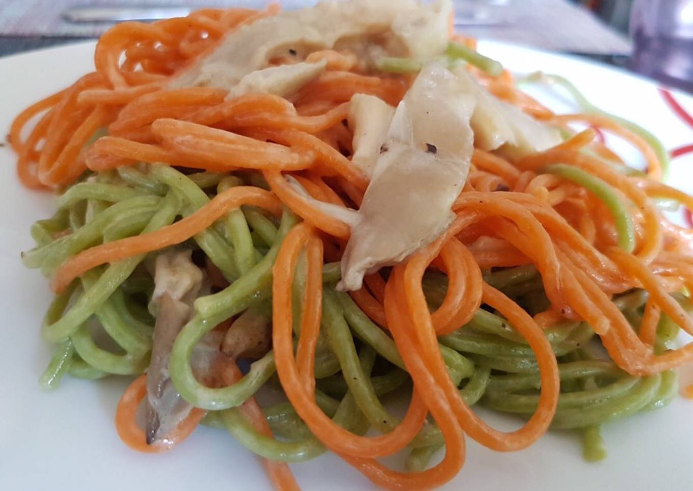 Spaghetti colorés aux champignons