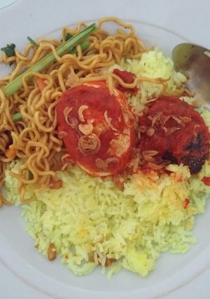 Foto resep Nasi kuning masak habang (masakan khas Banjarmasin)