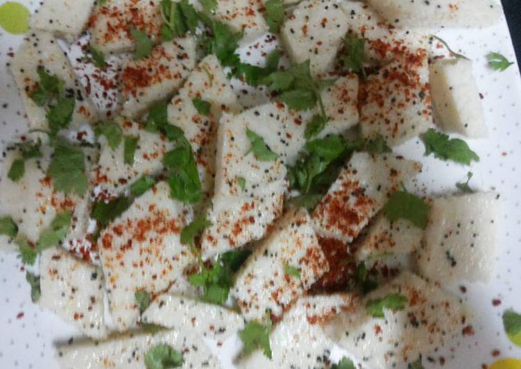 White dhokla