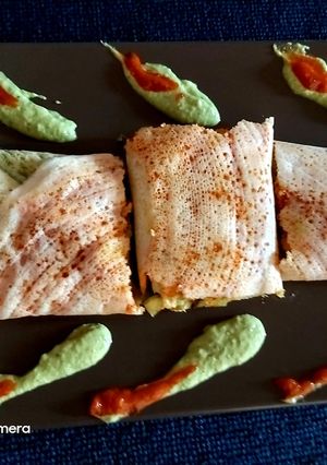 A picture of Schezwan chutney dosa.