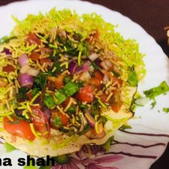 A picture of Masala papad.