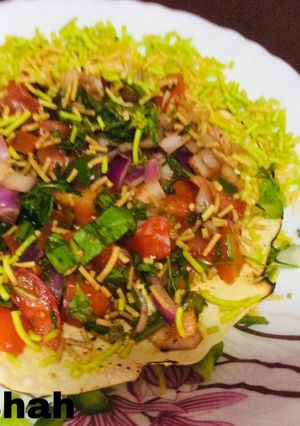 A picture of Masala papad.