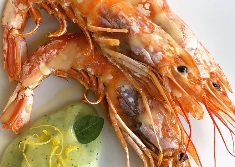 Recetta di Favorite Gamberoni alla griglia, salsa al limone e crema di patate