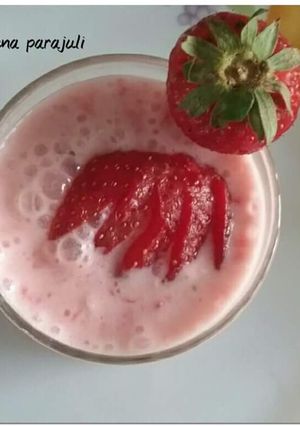 A picture of Strawberry sweet lassi 😊😊😊.