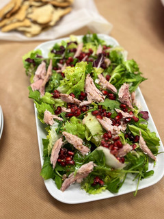 Una foto de Ensalada navideña con perdiz en escabeche y vinagreta