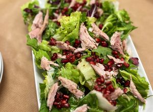 Una foto de Ensalada navideña con perdiz en escabeche y vinagreta