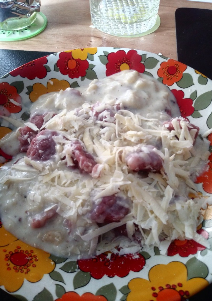 Una foto de Ñoquis de remolacha con salsa blanca 💝