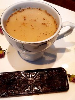 عکسی از دستور چای ماسالا به همراه بیسکوئیت رژیمی