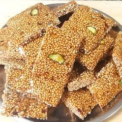 A picture of Til chikki.
