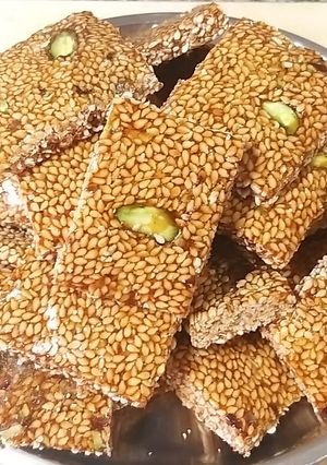 A picture of Til chikki.