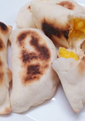 A picture of Custard bread.