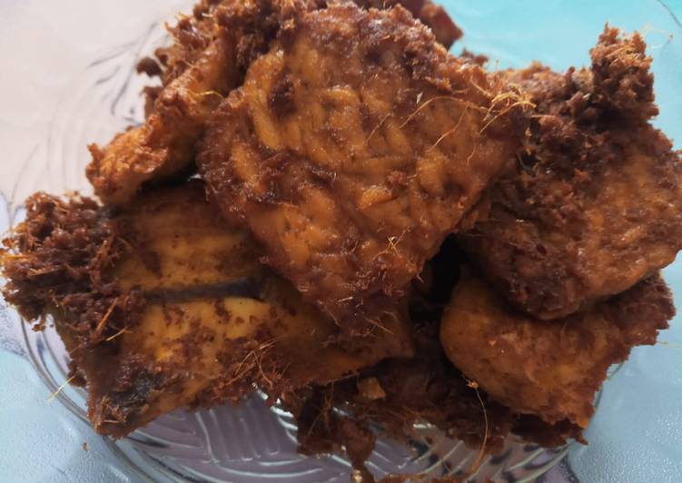 Resep Ayam Tahu Tempe Goreng Lengkuas (Masak di Rice Cooker aja) 😆 yang Bisa Manjain Lidah