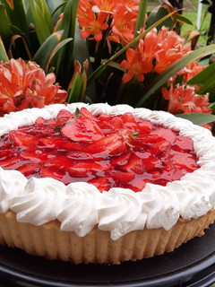 Una foto de Tarta de frutillas y chantilly