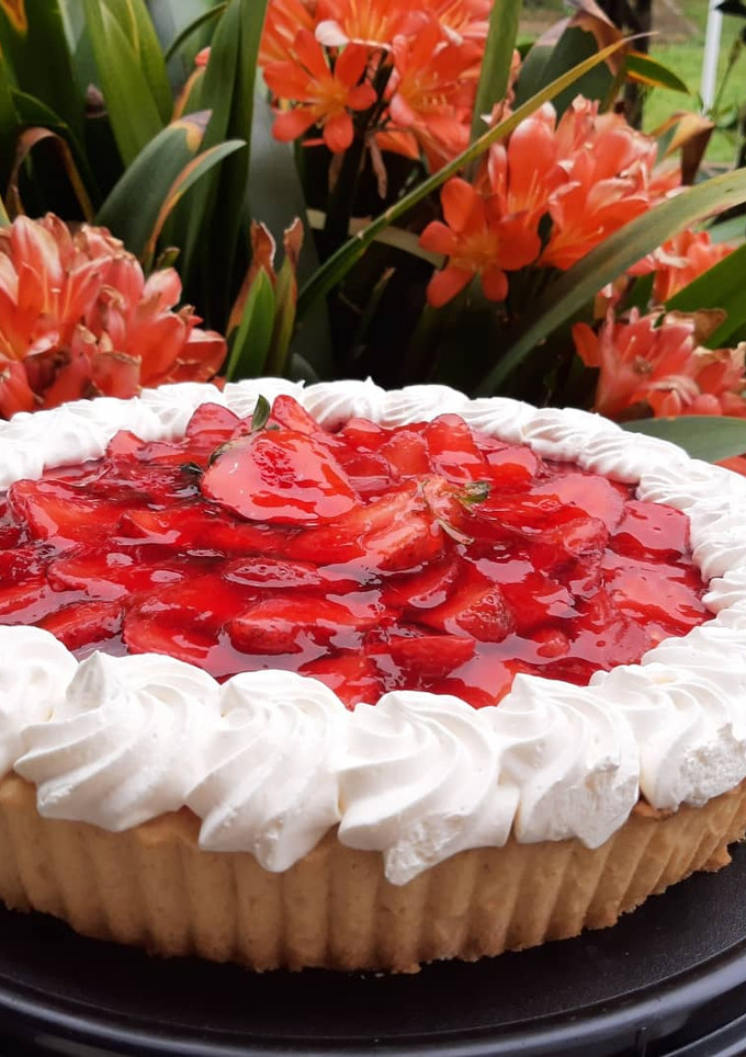 Una foto de Tarta de frutillas y chantilly