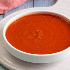 A picture of Tomato Sauce with Anchovies.