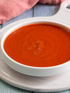 A picture of Tomato Sauce with Anchovies.